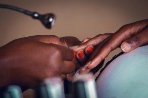 L'élégance de l'ongle baby boomer : le nouveau chic naturel