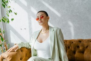Coupe pixie femme : sublimer ses traits par le court