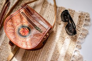 Le sac bandoulière cuir : l'élégance d'une pièce culte