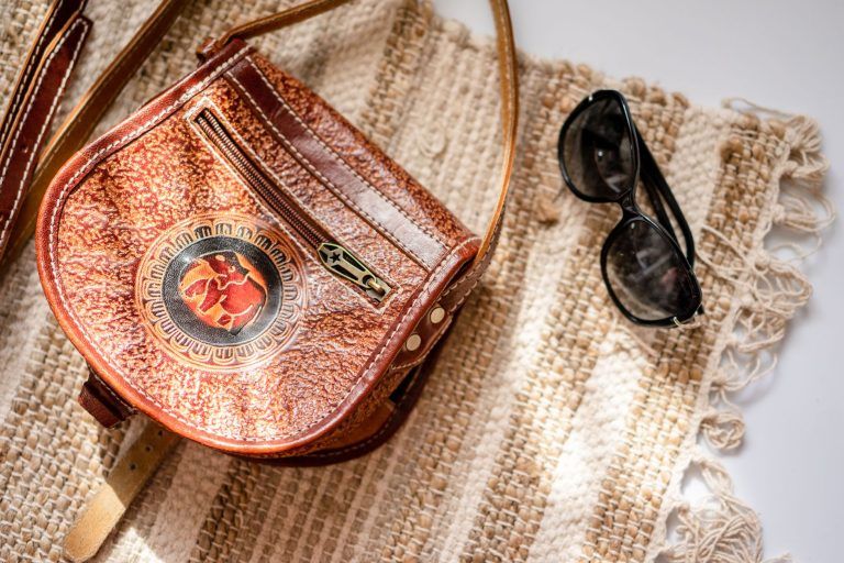 Le sac bandoulière cuir : l'élégance d'une pièce culte