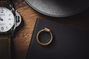 Nettoyer bijoux or : l'éclat retrouvé d'un héritage.