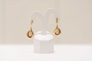 Choisir ses bijoux en or femme : entre éclat et éternité