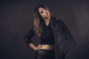 Look rock femme : les secrets d'une allure chic et rebelle