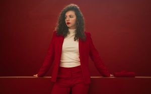 Tailleur pantalon cérémonie : l'art d'une coupe structurée
