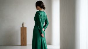 Robe verte femme : l'art de sublimer chaque nuance