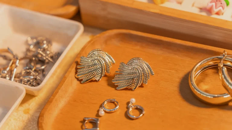 Allergie au nickel : quels bijoux porter sans risque